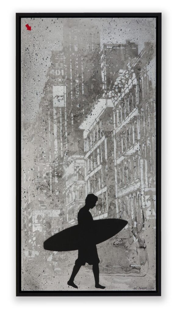 Photo de l'œuvre "The Broadway Surfer" du pochoiriste français Jef Aérosol, présentée à la galerie Mathgoth (Paris).