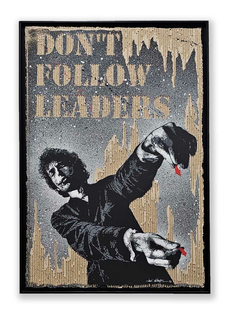 Photo de l'œuvre "Don't follow the Leader" du pochoiriste français Jef Aérosol, présentée à la galerie Mathgoth (Paris).